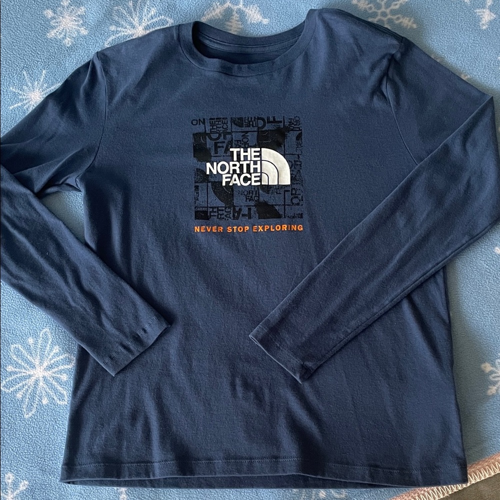Brand new, but no tags. The North Face Navy Long Sleeve Boys Tee Size L/12